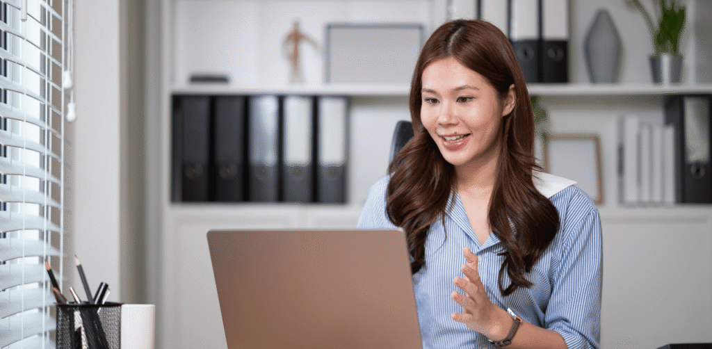 Consultant explaining digital marketplace for business notes